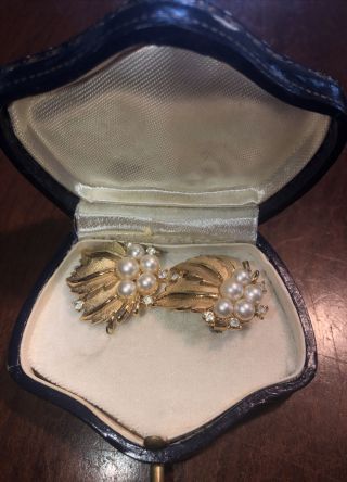 Vintage Crown Trifari Goldtone With Faux Pearls Earrings