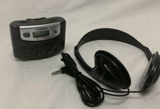 Sony Walkman SRF - M37W AM/FM Portable Radio w/Headphones Vintage 3