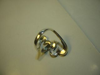 STUNNING VINTAGE SOLID SILVER UNUSUAL RING - 2 HEARTS SPARKLY MARCASITES - SIZE Q 2