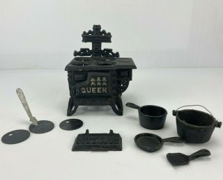 Vintage Queen Black Cast Iron Mini Stove Saleman Pot Pans Toy