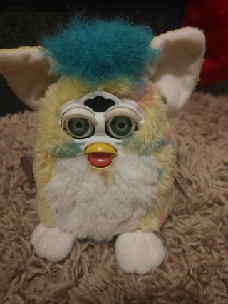 1999 Vintage Electronic Furby Babies Yellow Confetti Tiger Robotic Pet Toy