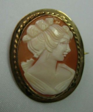 An Quality 9ct Gold Vintage Brooch With A Shell Cameo.  4.  7g