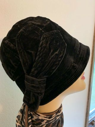 Vintage 1920’s Hat Cloche Black Velvet - Bow Large Antique Flapper Style