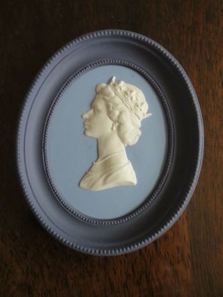 Vintage Wedgwood Jasperware Medallion Of " The Queen " - Silver Jublee