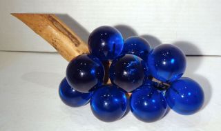 Vtg 1960s 10 " Long Cluster Of Blue Lucite Acrylic Grapes On Driftwood Stem