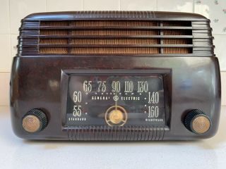 Vintage 1942 Bakelite General Electric Model 200 Tabletop Radio