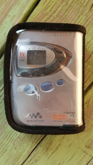 Vintage Sony WM - FX290W Walkman AM/FM Radio Cassette Portable Tape Player w/ Case 2