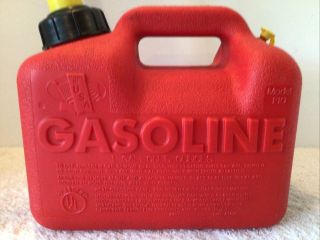 Vintage Chilton P10 1 gallon 6 oz.  Vented Plastic Gas Can 2
