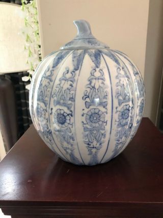 Vintage 20th Century Chinese Porcelain Blue & White Pumpkin Gourd Ginger Jar Dec