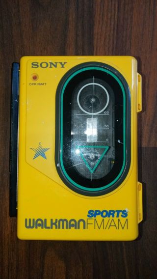 Vintage Sony Sports Walkman Cassette Player Fm/am Radio Wm - F45.