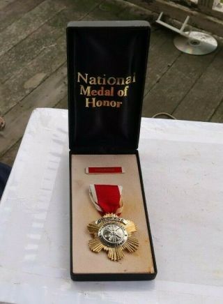 Rare Vintage Firefighter Fire Department National Medal Of Honor Courage & Case