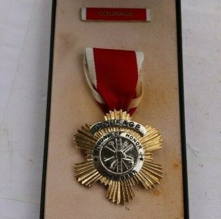 RARE Vintage Firefighter Fire Department National Medal Of Honor Courage & Case 2