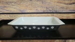 Vintage Pyrex Black W/white Snowflakes 548 - B Space Saver Casserole Dish