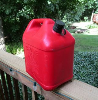 Vintage Blitz 5 Gallon Red Plastic Vented Gas Can Model 11833 Made In Usa