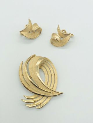 Great Vtg Marked Crown Trifari Gold Tone Leaf Flower Earrings Pin Brooch Set