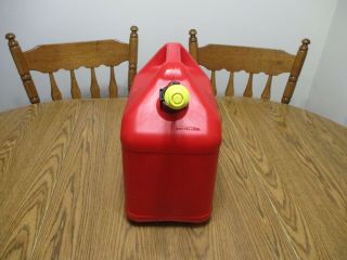 VINTAGE PRE BAN BLITZ 5 GALLON GAS CAN SELF VENTING FAST POURING SPOUT AND CAP 2