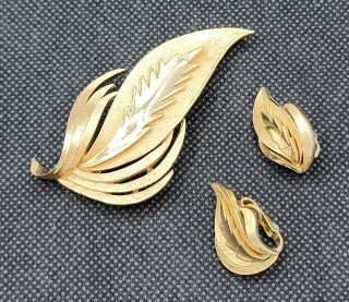 Vintage Crown Trifari Leaf Brooch Clip On Earrings Set Estate Jewelry Gold Plate