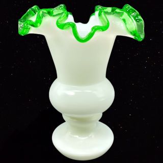 Vintage Fenton Glass Vase 40s Emerald Green Crest Vase 6”t 5”w Art Glass